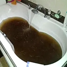 Устранение засора в ванной